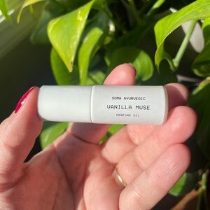 Vanilla Muse Perfume Oil - White
